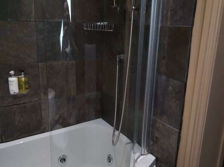 غرفة قياسية, Beaumont House