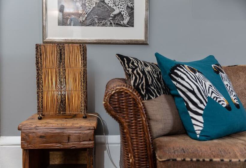 غرفة قياسية, Beaumont House