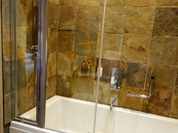 غرفة قياسية, Beaumont House