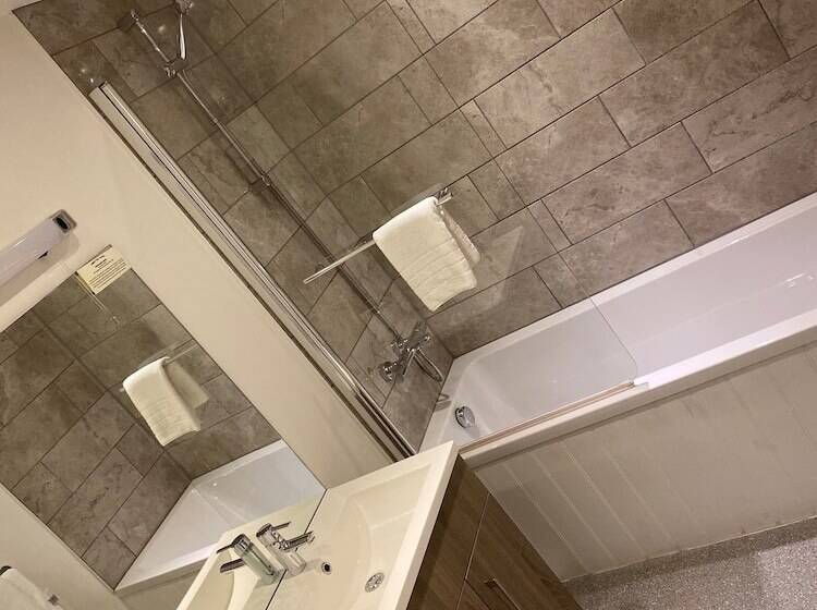 חדר סטנדרט, Boars Head