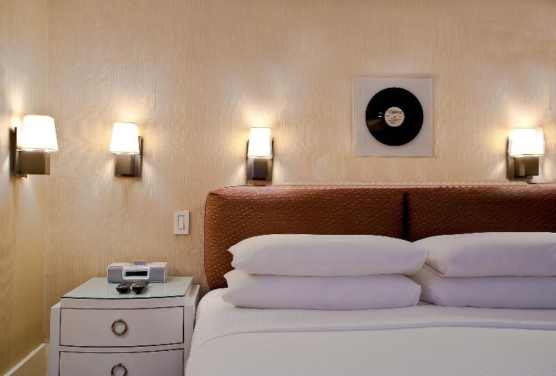 スタンダードルーム, Boka Earls Court