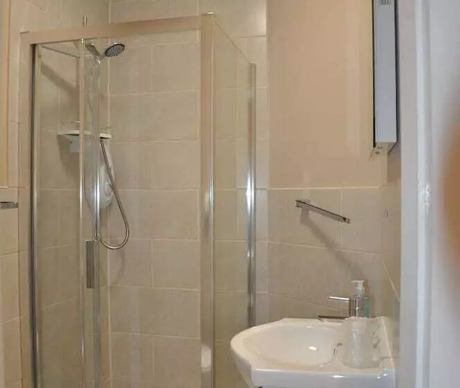 Standard Room, Peppers