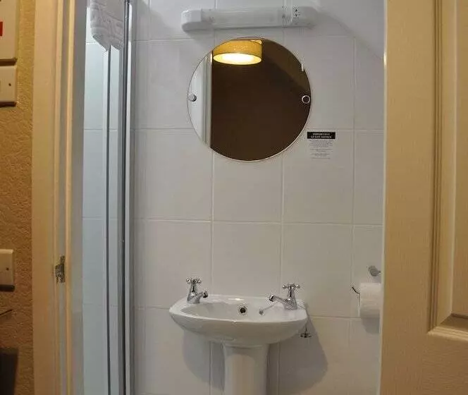 Standard Single Room, Peppers
