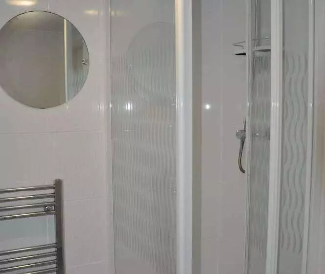 Standard Single Room, Peppers