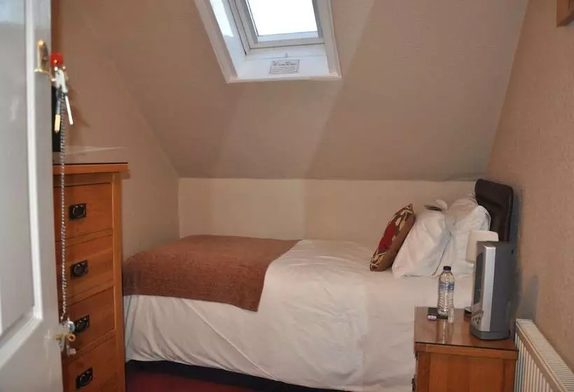 Standard Single Room, Peppers