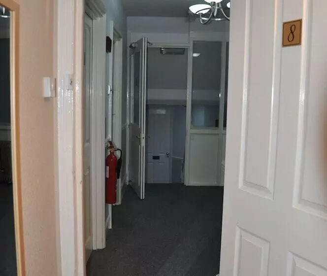 Standard Single Room, Peppers
