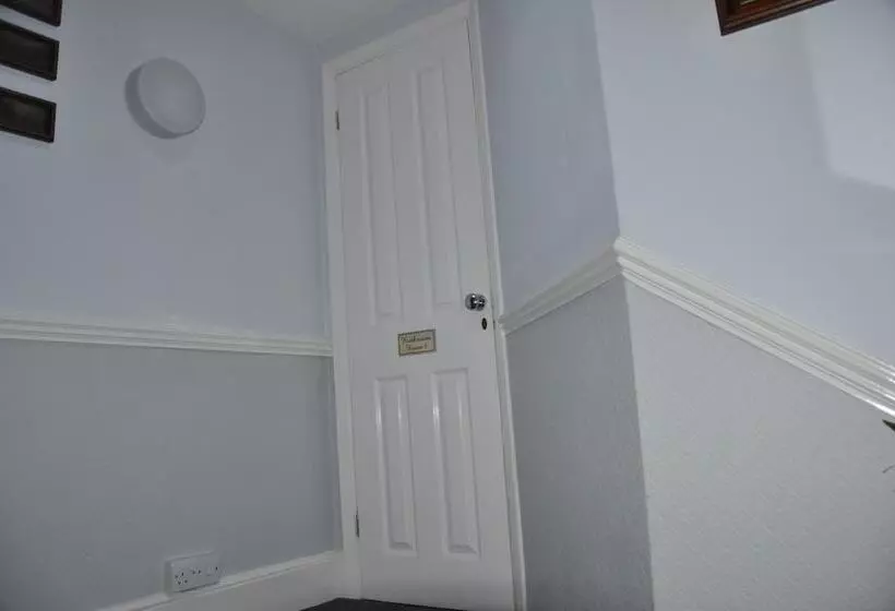 Standard Single Room, Peppers