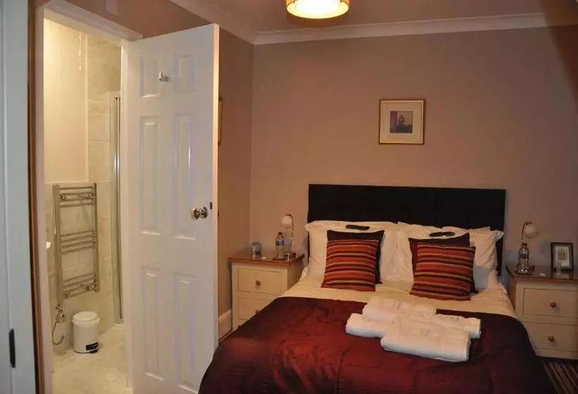 Standard Room, Peppers