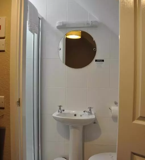 Standard Single Room, Peppers