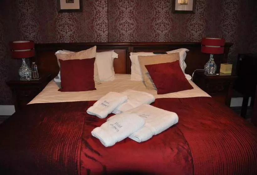Deluxe Room King Size Bed, Peppers