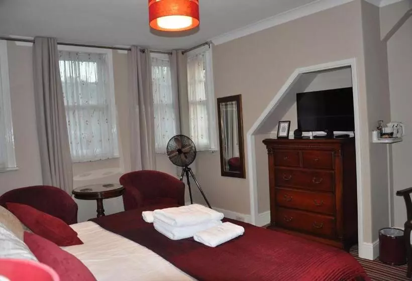 Deluxe Room King Size Bed, Peppers