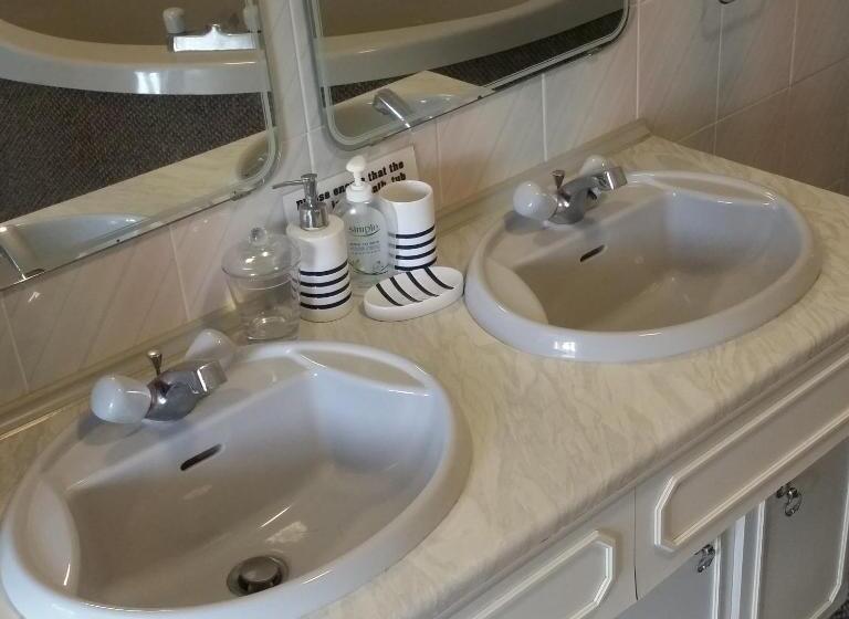 Номер Deluxe, The Bridge