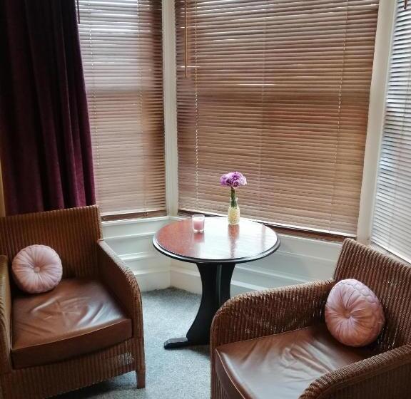 디럭스 룸 킹사이즈 침대, The Bein Inn Hotel & Restaurant