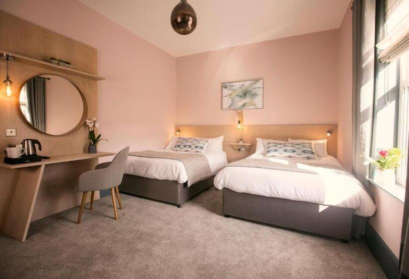 디럭스 룸, The Fullerton Arms