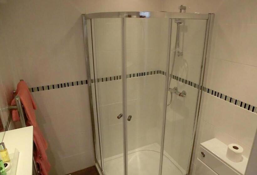 Семейный Номер, The Gungate