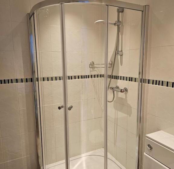 Семейный Номер, The Gungate