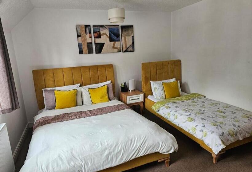 Семейный Номер, The Gungate