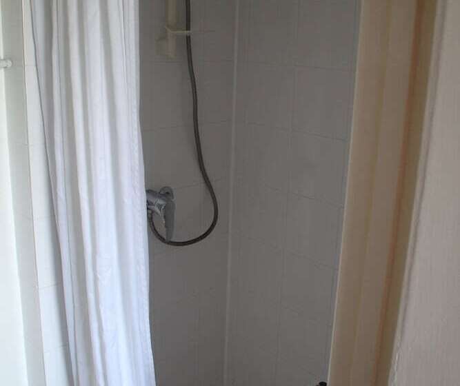 스탠다드 싱글 룸, The Kenbury