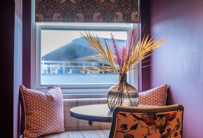 Номер Стандарт, The Raeburn