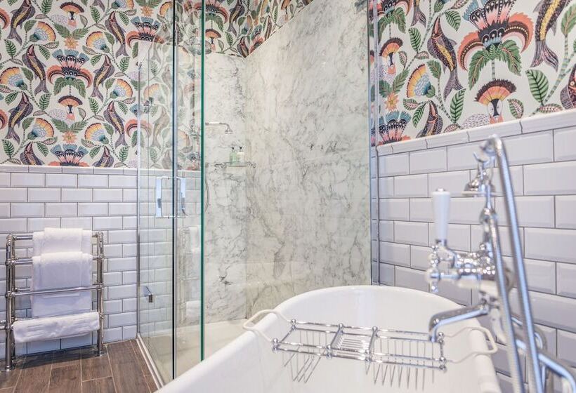 Номер Deluxe, The Raeburn