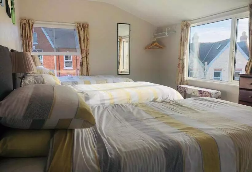Quarto Triplo Standart, Varley House