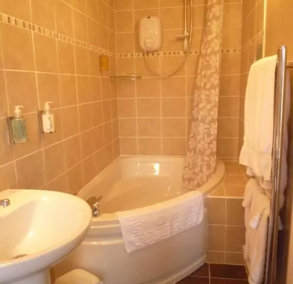 Quarto Triplo Standart, Varley House