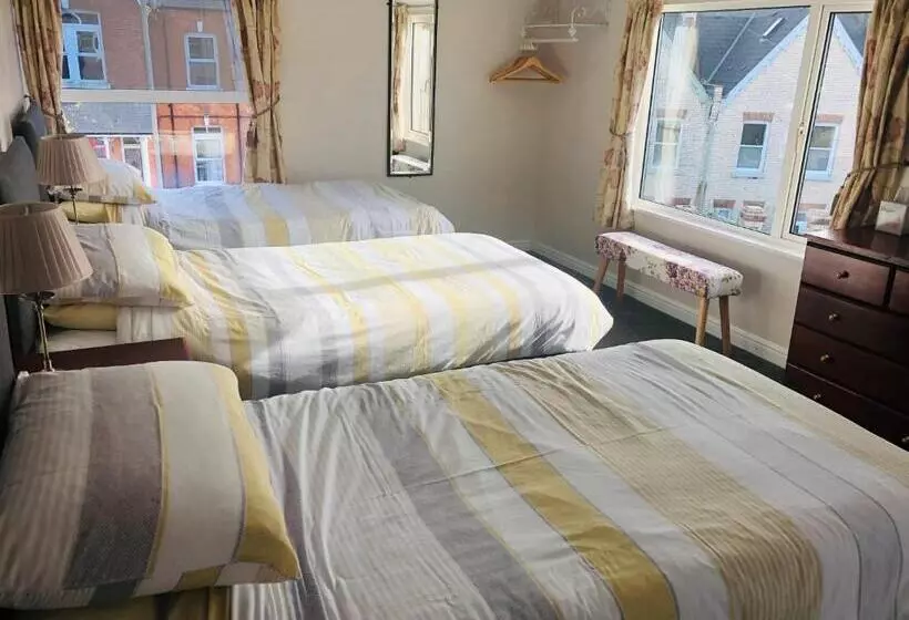 Quarto Triplo Standart, Varley House