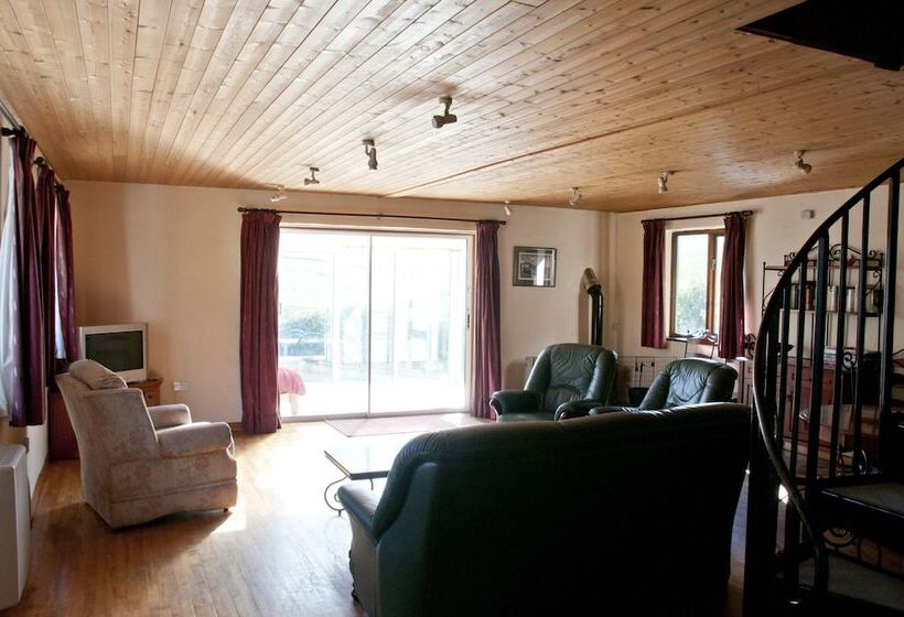 خانه 3 خوابه, Wringford Cottages