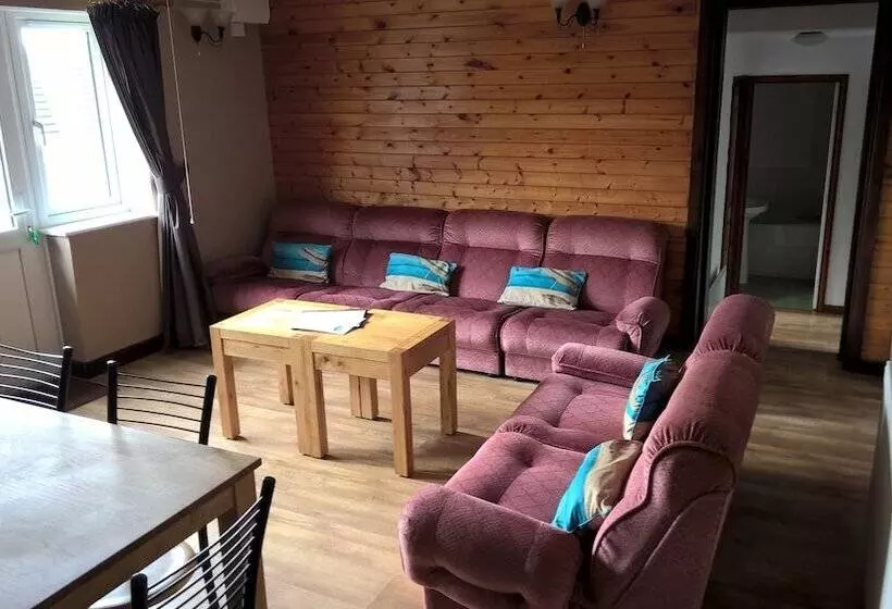 スタンダードバンガロー, Wringford Cottages