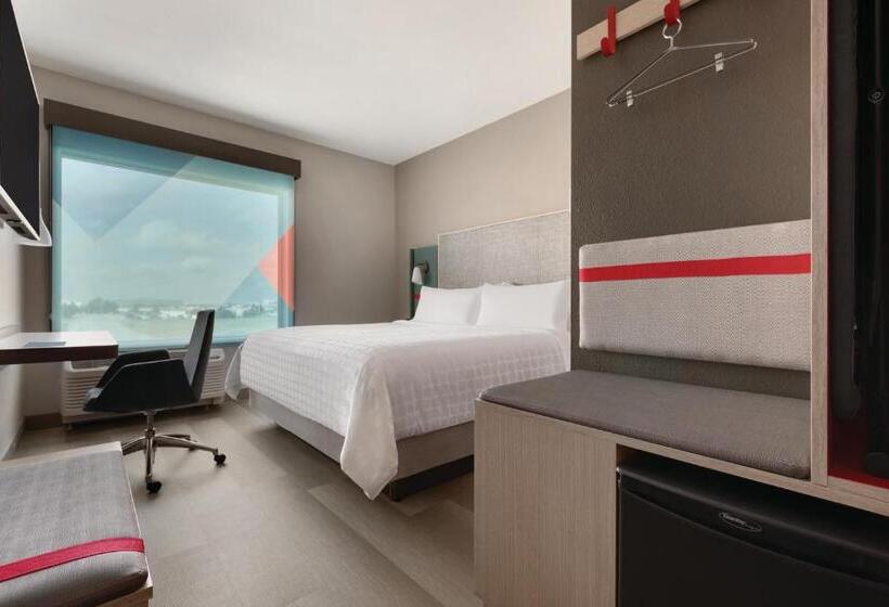 适合残疾人士使用的带超级大床的标准间, Avid Hotel Nashville South   Smyrna, An Ihg