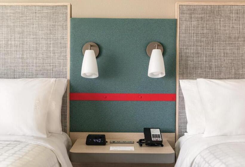 适合残疾人使用的标准间, Avid Hotel Nashville South   Smyrna, An Ihg