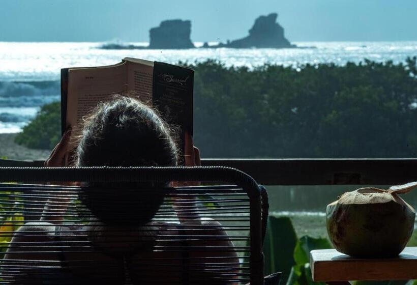 استودیوی لوکس, Vistamar Guest House