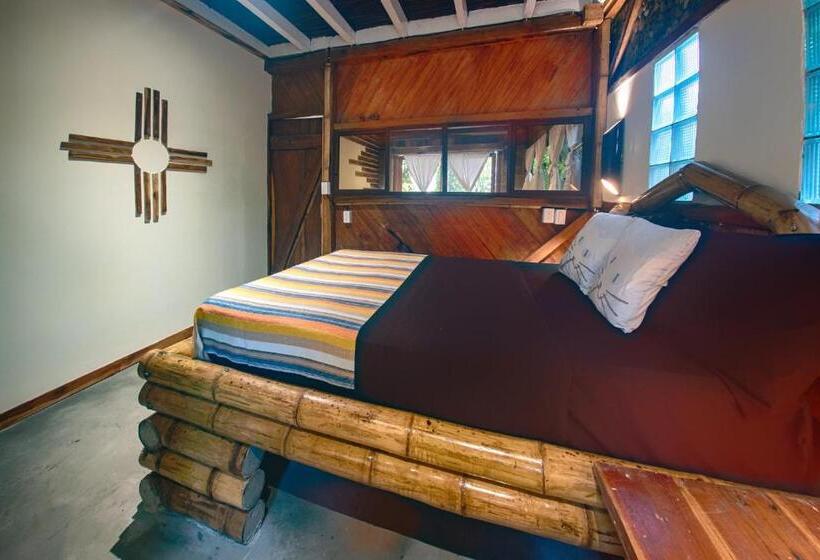 استودیوی لوکس, Vistamar Guest House