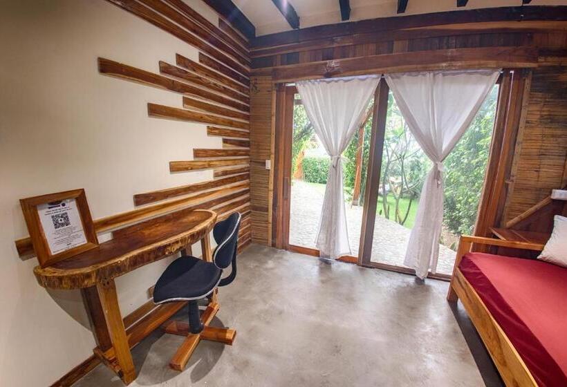 استودیوی لوکس, Vistamar Guest House