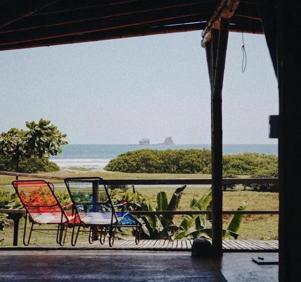 استودیوی لوکس, Vistamar Guest House