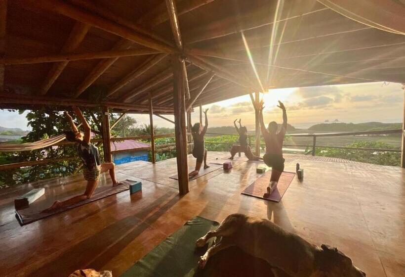 استودیوی لوکس, Vistamar Guest House