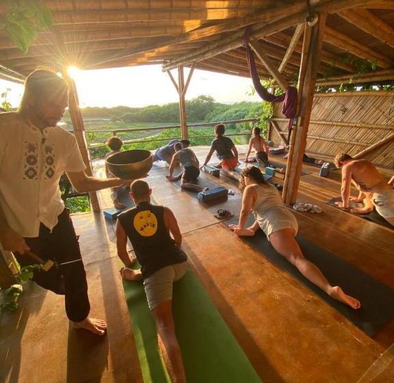 سوییت لوکس, Vistamar Guest House