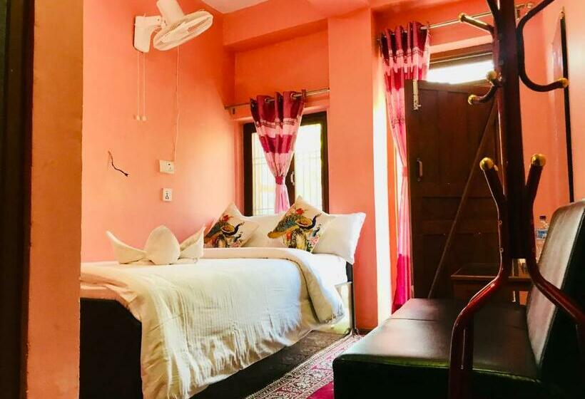 اتاق استاندارد یک تخته با بالکن, Shristi Hotel & Lodge