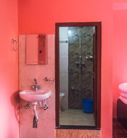 اتاق استاندارد سه تخته با بالکن, Shristi Hotel & Lodge