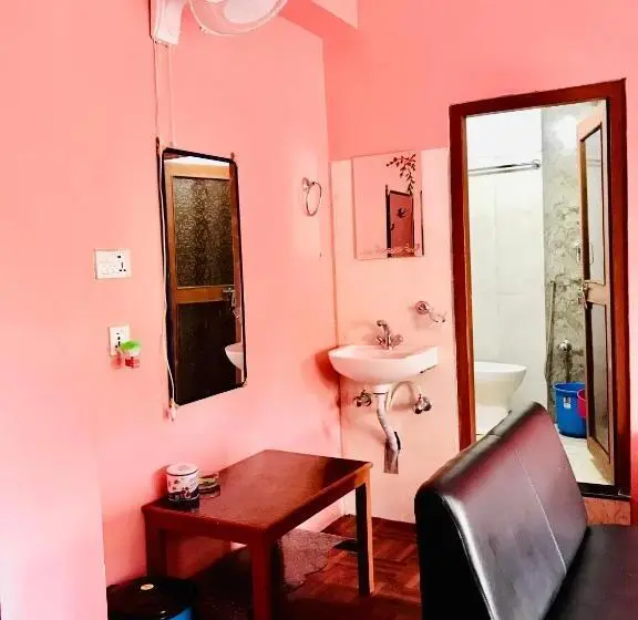 اتاق استاندارد سه تخته با بالکن, Shristi Hotel & Lodge