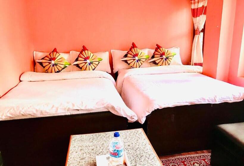 اتاق استاندارد سه تخته با بالکن, Shristi Hotel & Lodge