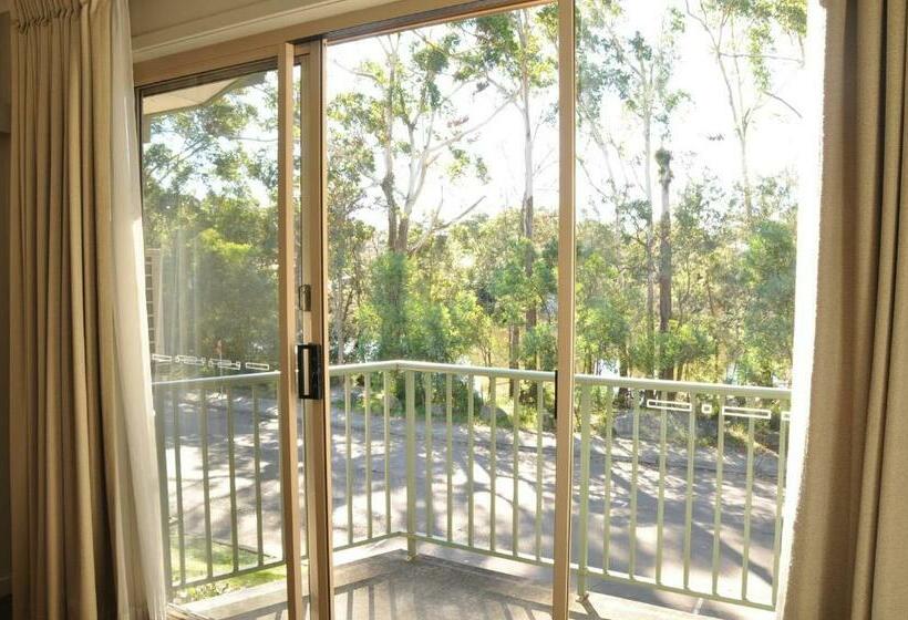 חדר משפחתי, Chittaway Motel