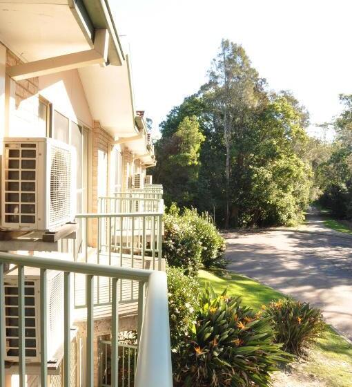 חדר משפחתי, Chittaway Motel