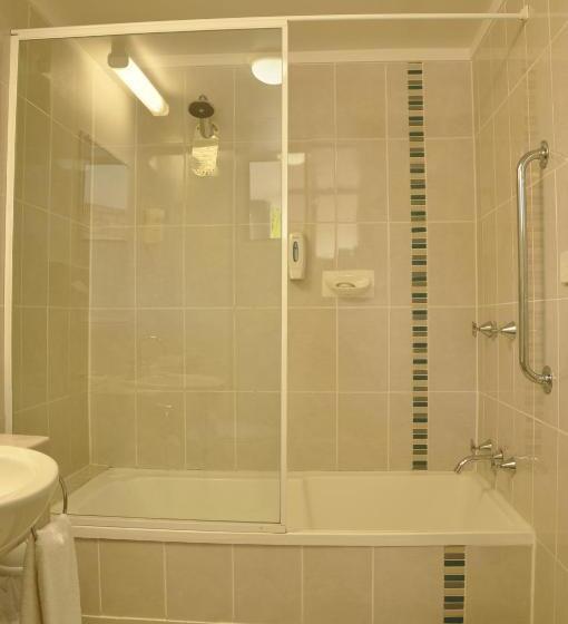 Семейный Номер, Chittaway Motel