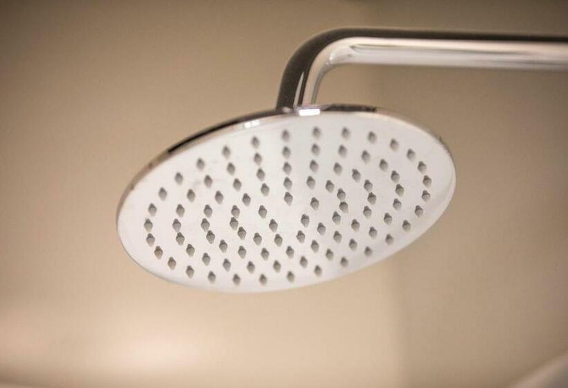 استودیوی استاندارد, Nightcap At Chester Hill