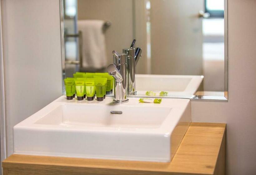 استودیوی استاندارد, Nightcap At Chester Hill