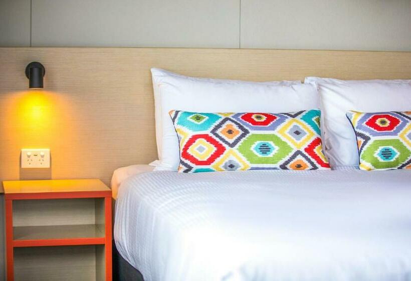 استودیوی استاندارد, Nightcap At Chester Hill