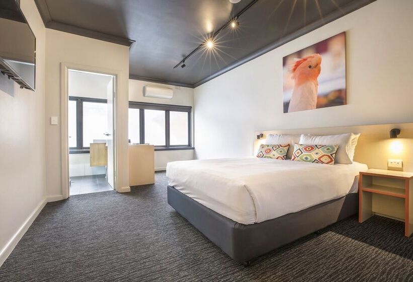 استودیوی استاندارد, Nightcap At Chester Hill