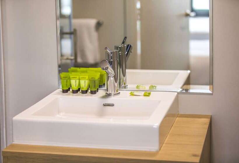 استودیوی استاندارد, Nightcap At Chester Hill