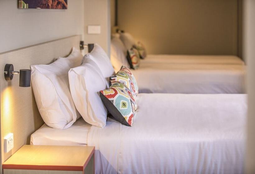 استودیو خانوادگی, Nightcap At Chester Hill